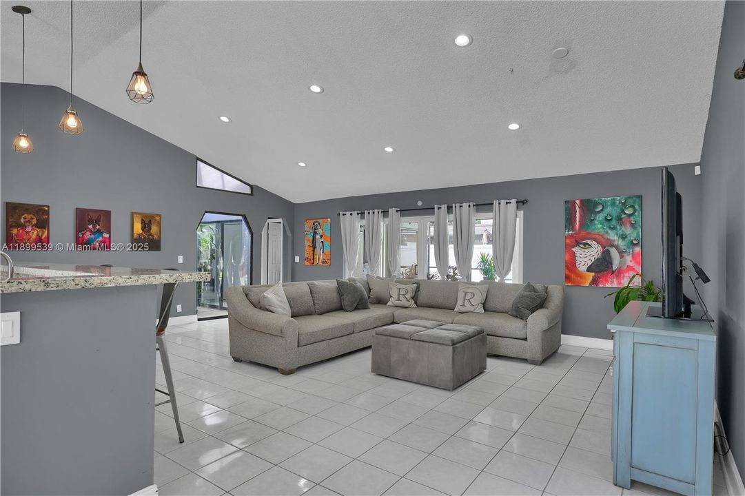 Active With Contract: $500,000 (3 beds, 2 baths, 1668 Square Feet)