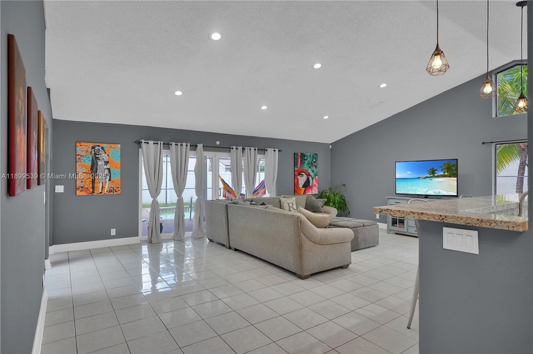 Active With Contract: $500,000 (3 beds, 2 baths, 1668 Square Feet)