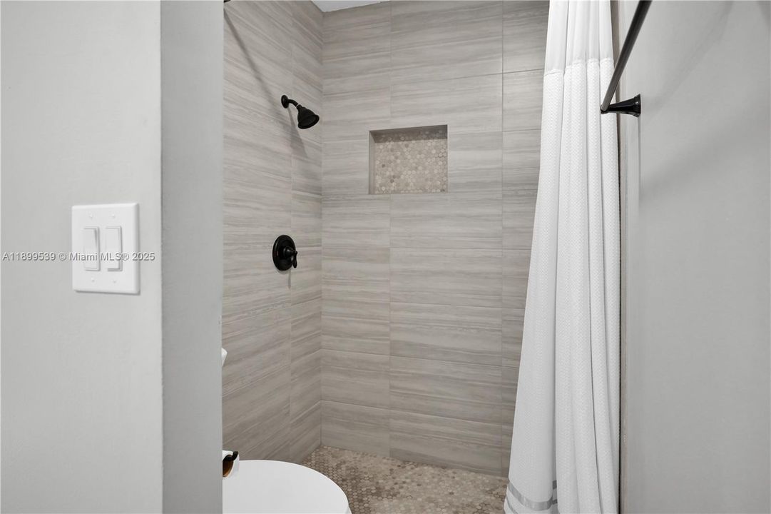 Active With Contract: $500,000 (3 beds, 2 baths, 1668 Square Feet)