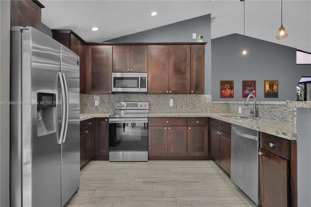 Active With Contract: $500,000 (3 beds, 2 baths, 1668 Square Feet)