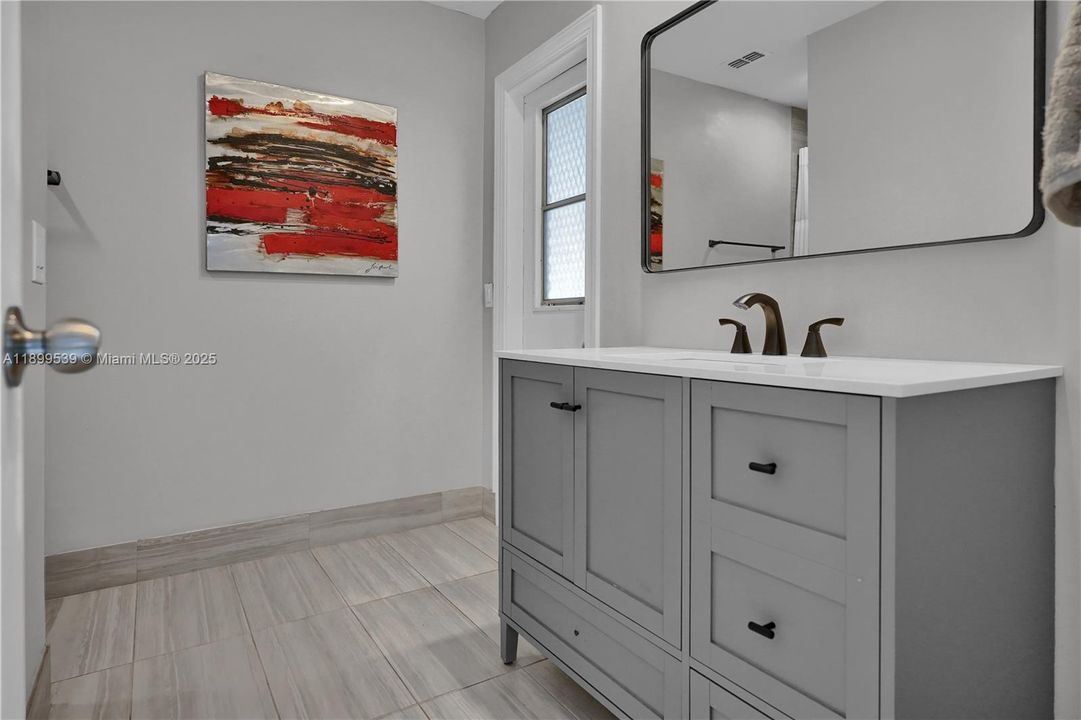 Active With Contract: $500,000 (3 beds, 2 baths, 1668 Square Feet)