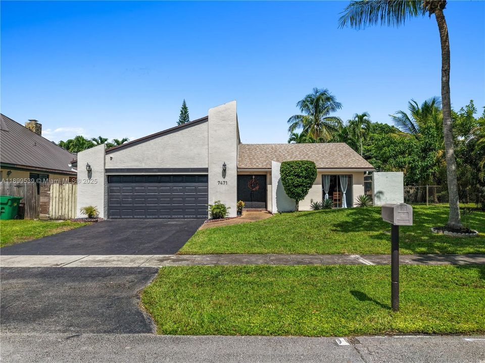 Active With Contract: $500,000 (3 beds, 2 baths, 1668 Square Feet)