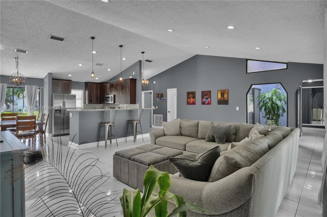 Active With Contract: $500,000 (3 beds, 2 baths, 1668 Square Feet)