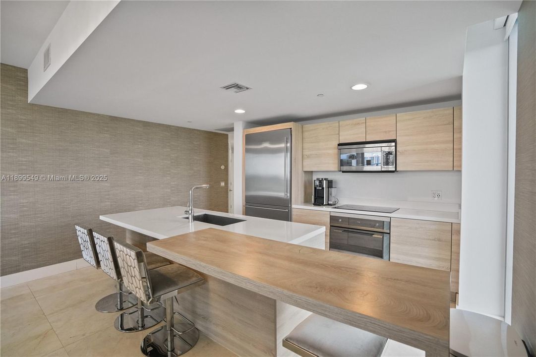 На продажу: $978,000 (3 спален, 3 ванн, 1556 Квадратных фут)