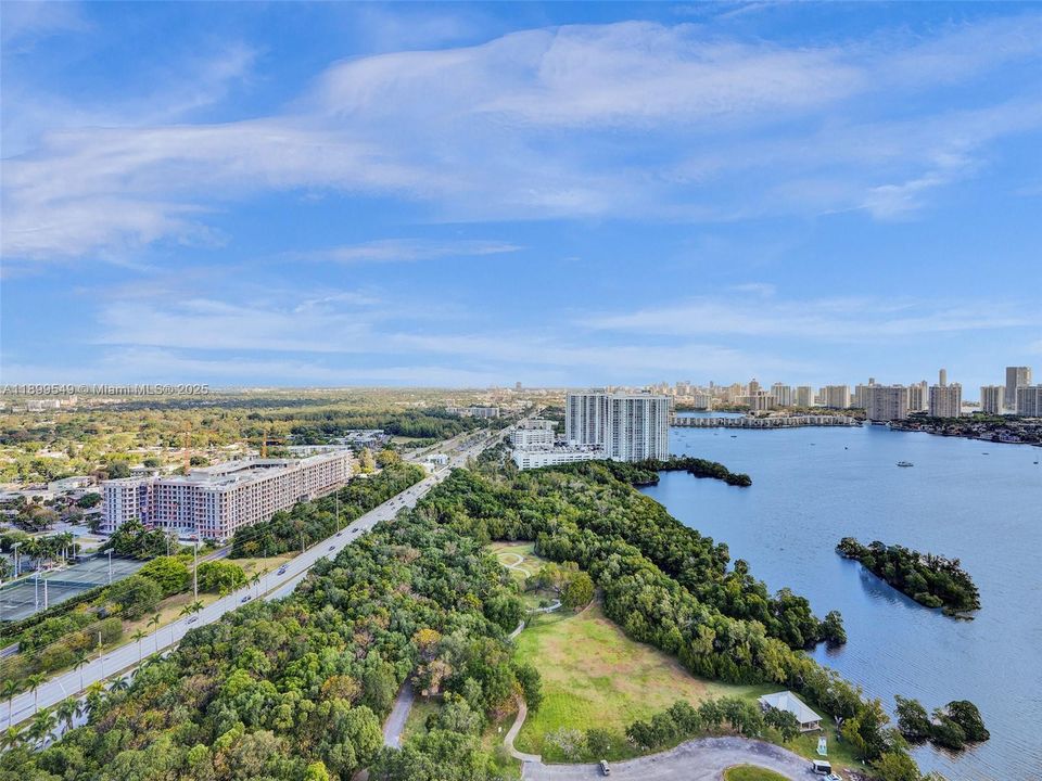 На продажу: $978,000 (3 спален, 3 ванн, 1556 Квадратных фут)