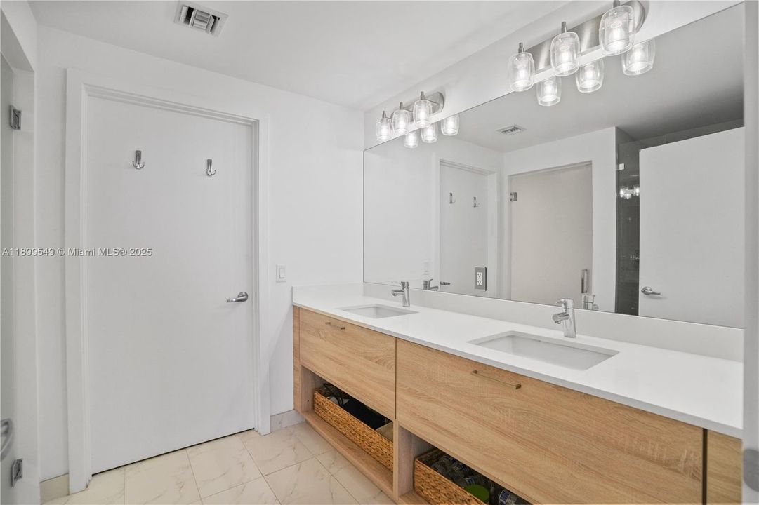 На продажу: $978,000 (3 спален, 3 ванн, 1556 Квадратных фут)