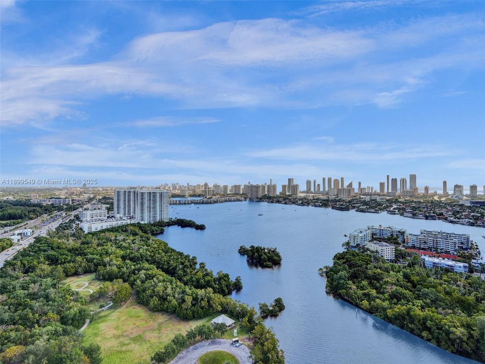 На продажу: $978,000 (3 спален, 3 ванн, 1556 Квадратных фут)