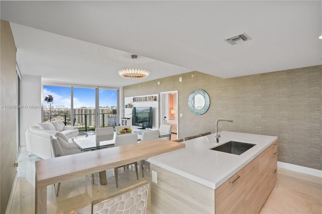 На продажу: $978,000 (3 спален, 3 ванн, 1556 Квадратных фут)