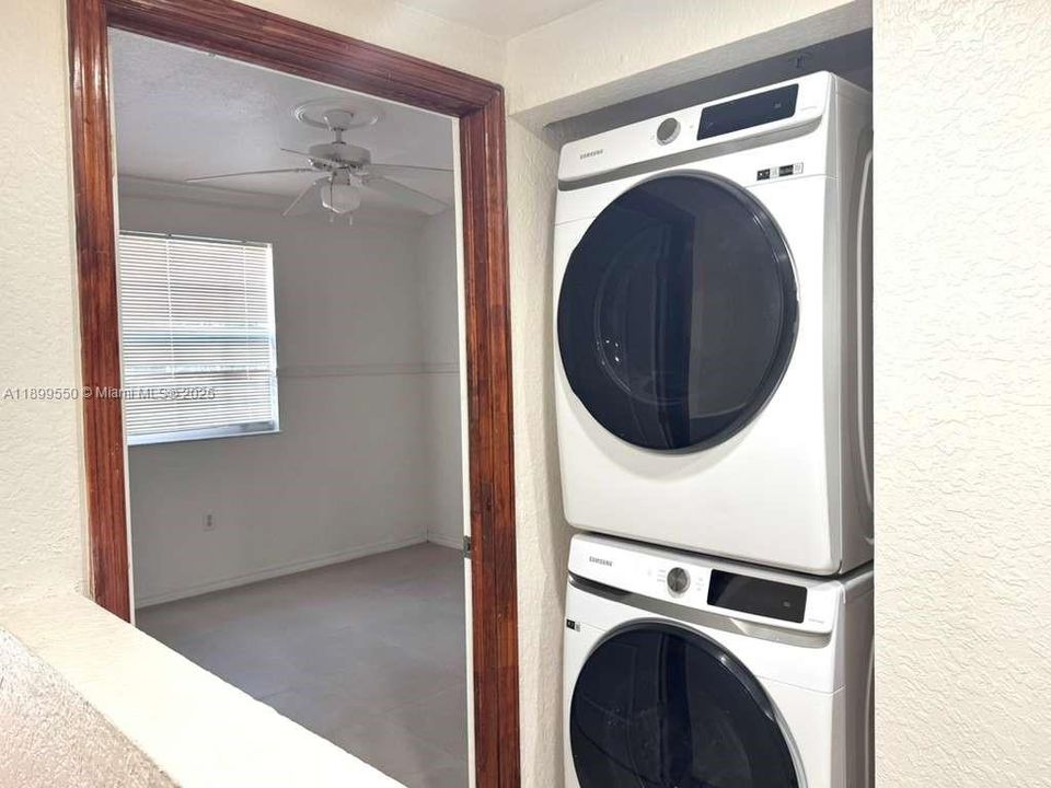 For Rent: $2,400 (2 beds, 1 baths, 1006 Square Feet)