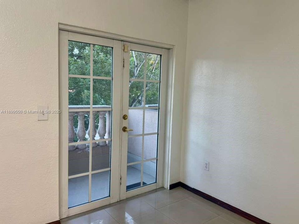 For Rent: $2,400 (2 beds, 1 baths, 1006 Square Feet)