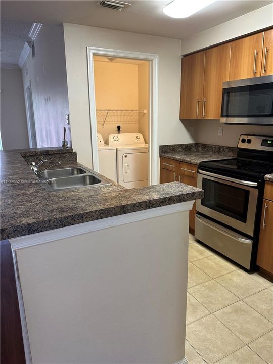 For Sale: $270,000 (2 beds, 2 baths, 1120 Square Feet)