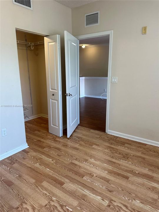 For Sale: $270,000 (2 beds, 2 baths, 1120 Square Feet)