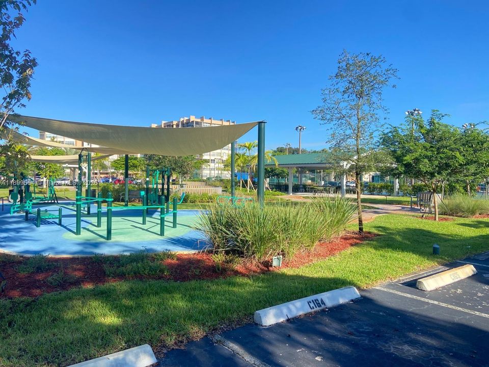 For Sale: $180,000 (2 beds, 2 baths, 980 Square Feet)