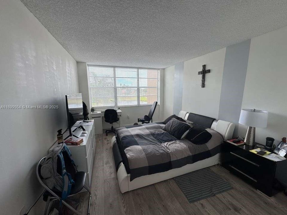 For Sale: $180,000 (2 beds, 2 baths, 980 Square Feet)