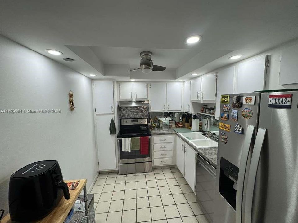 For Sale: $180,000 (2 beds, 2 baths, 980 Square Feet)