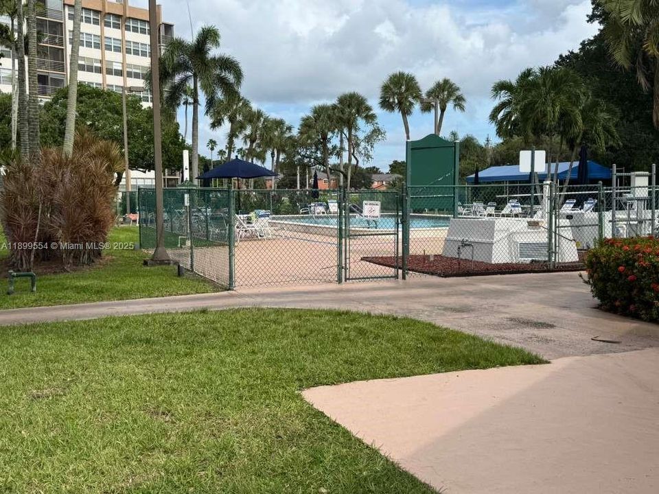 For Sale: $180,000 (2 beds, 2 baths, 980 Square Feet)