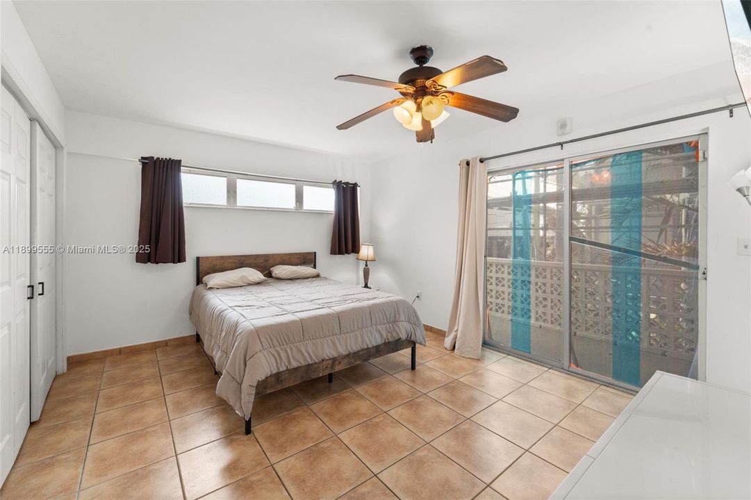 Active With Contract: $199,000 (1 beds, 1 baths, 667 Square Feet)
