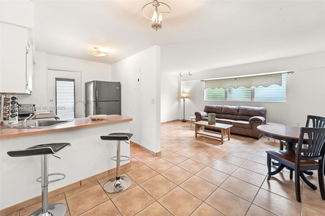 Active With Contract: $199,000 (1 beds, 1 baths, 667 Square Feet)