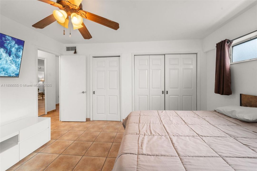 Active With Contract: $199,000 (1 beds, 1 baths, 667 Square Feet)