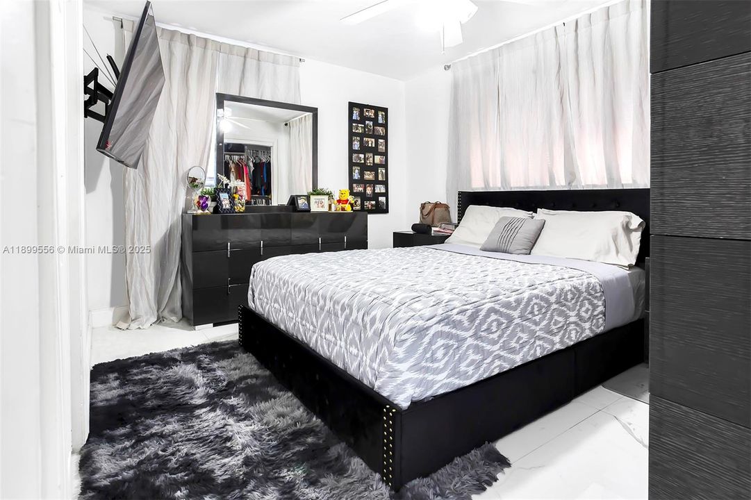 For Sale: $565,000 (3 beds, 2 baths, 1244 Square Feet)