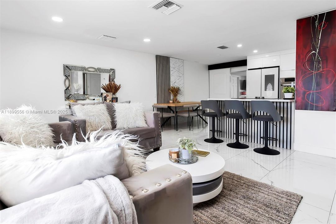 For Sale: $565,000 (3 beds, 2 baths, 1244 Square Feet)