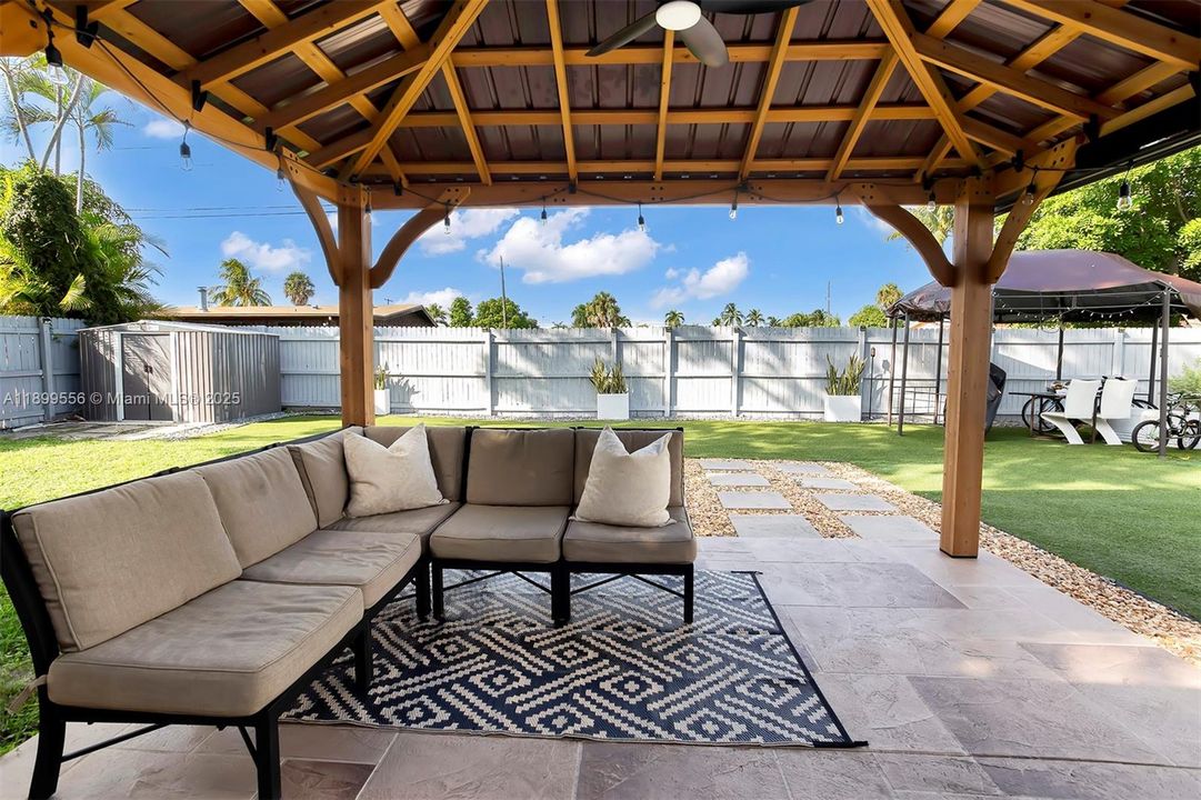 For Sale: $565,000 (3 beds, 2 baths, 1244 Square Feet)