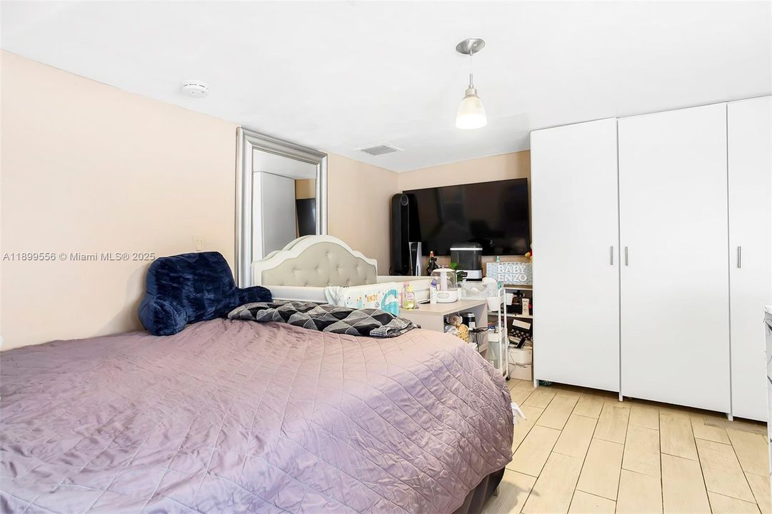 For Sale: $565,000 (3 beds, 2 baths, 1244 Square Feet)