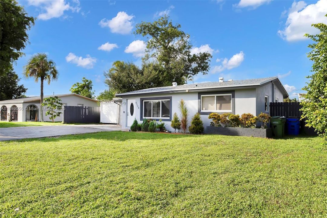 For Sale: $565,000 (3 beds, 2 baths, 1244 Square Feet)