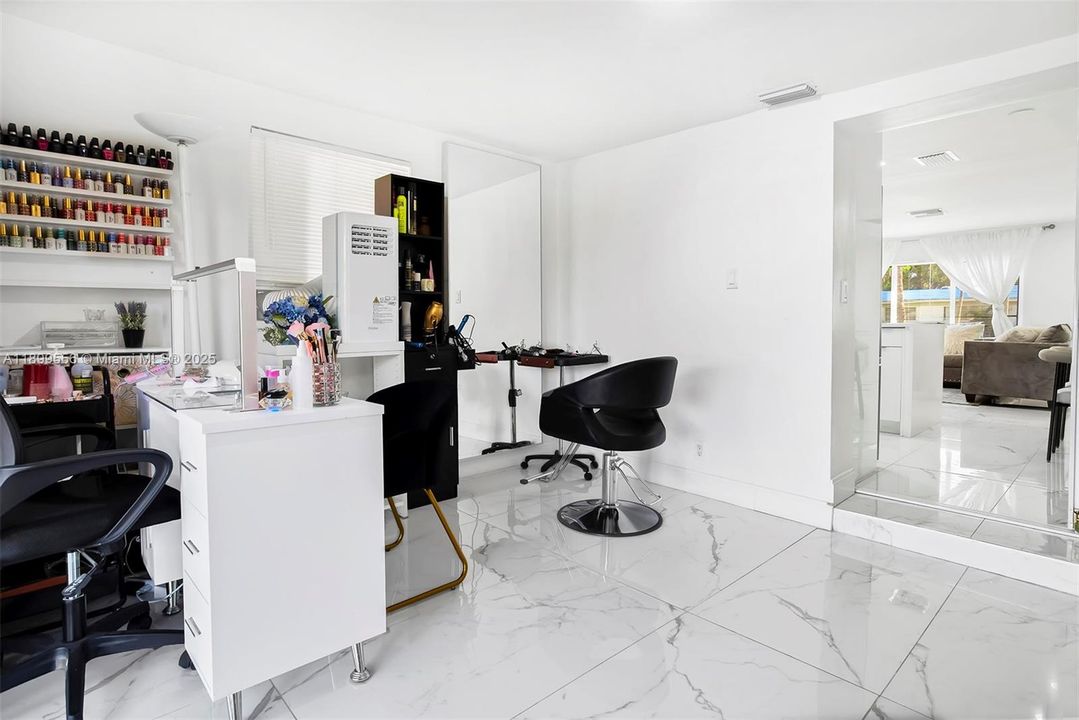 For Sale: $565,000 (3 beds, 2 baths, 1244 Square Feet)