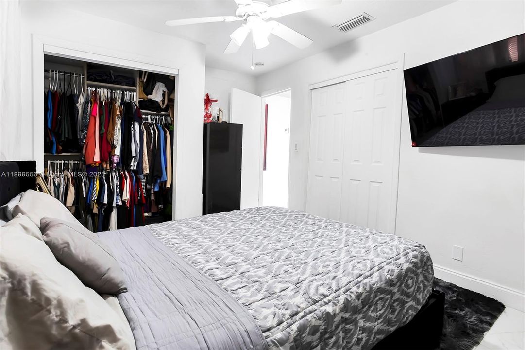 For Sale: $565,000 (3 beds, 2 baths, 1244 Square Feet)