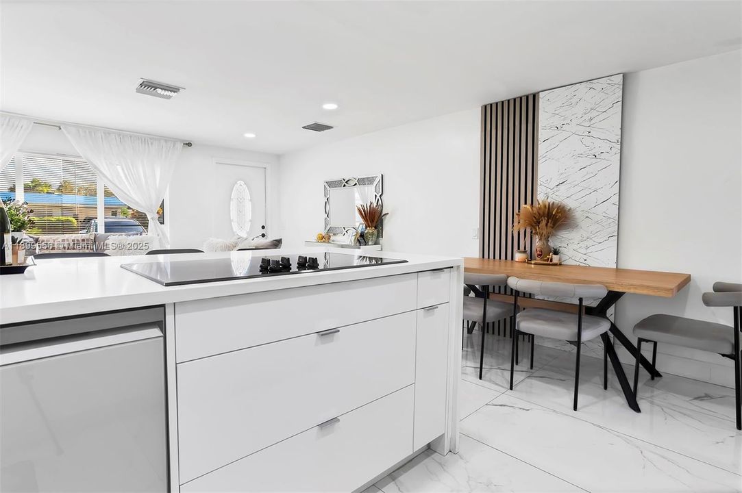 For Sale: $565,000 (3 beds, 2 baths, 1244 Square Feet)