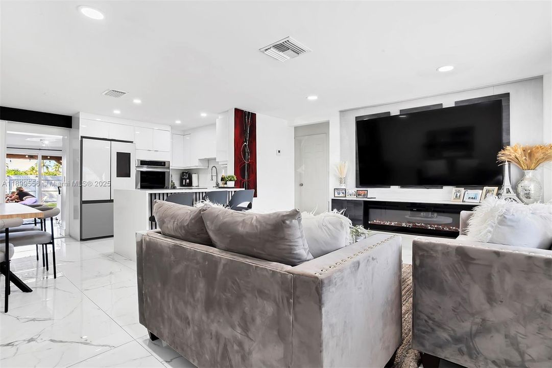 For Sale: $565,000 (3 beds, 2 baths, 1244 Square Feet)