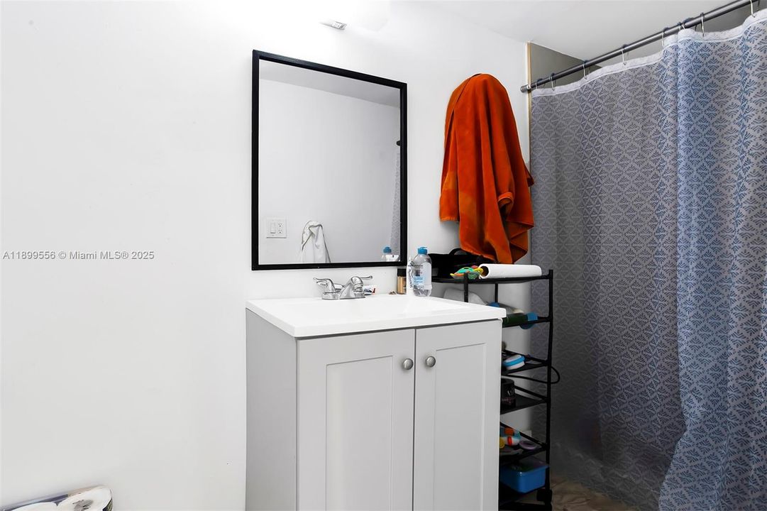 For Sale: $565,000 (3 beds, 2 baths, 1244 Square Feet)