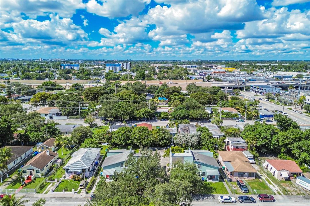 For Sale: $198,000 (1 beds, 1 baths, 690 Square Feet)