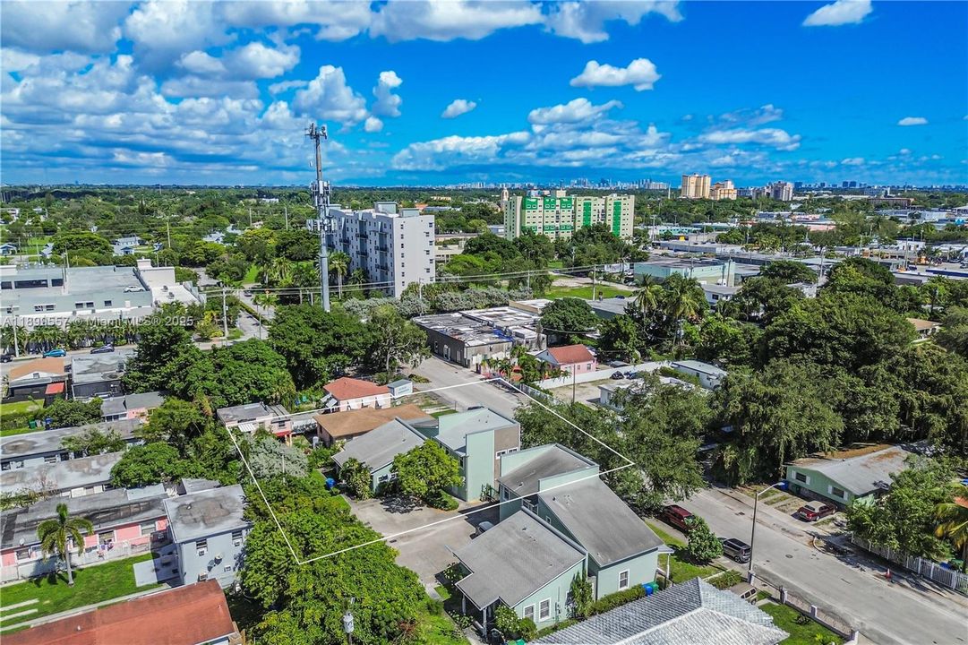 For Sale: $198,000 (1 beds, 1 baths, 690 Square Feet)