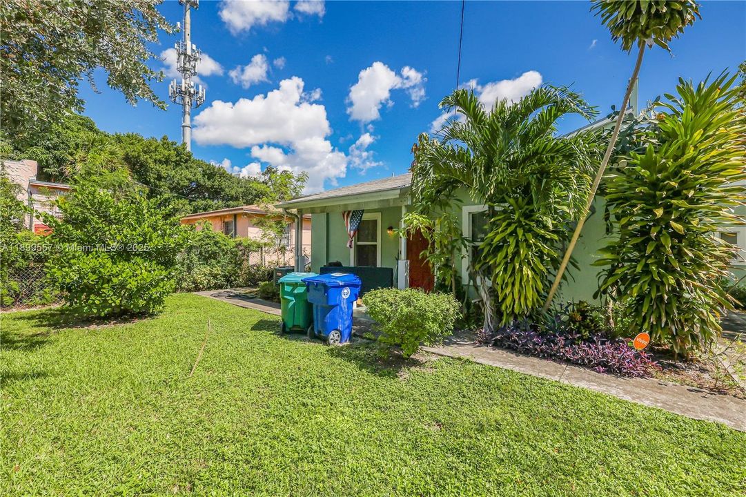 For Sale: $198,000 (1 beds, 1 baths, 690 Square Feet)