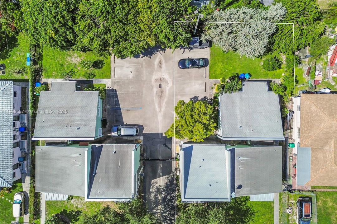 For Sale: $198,000 (1 beds, 1 baths, 690 Square Feet)