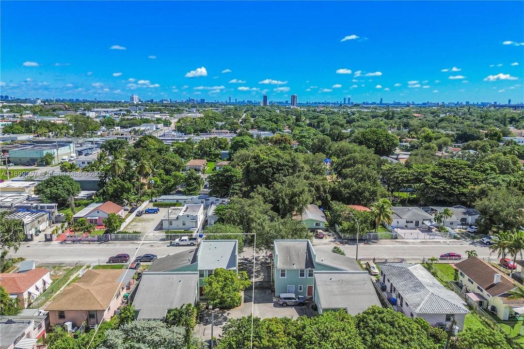 For Sale: $198,000 (1 beds, 1 baths, 690 Square Feet)