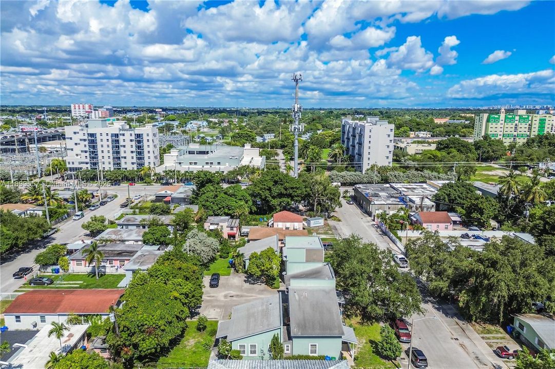 For Sale: $198,000 (1 beds, 1 baths, 690 Square Feet)