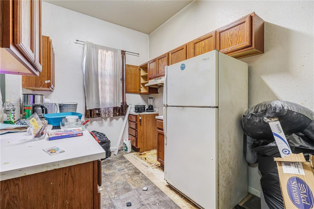 For Sale: $198,000 (1 beds, 1 baths, 690 Square Feet)