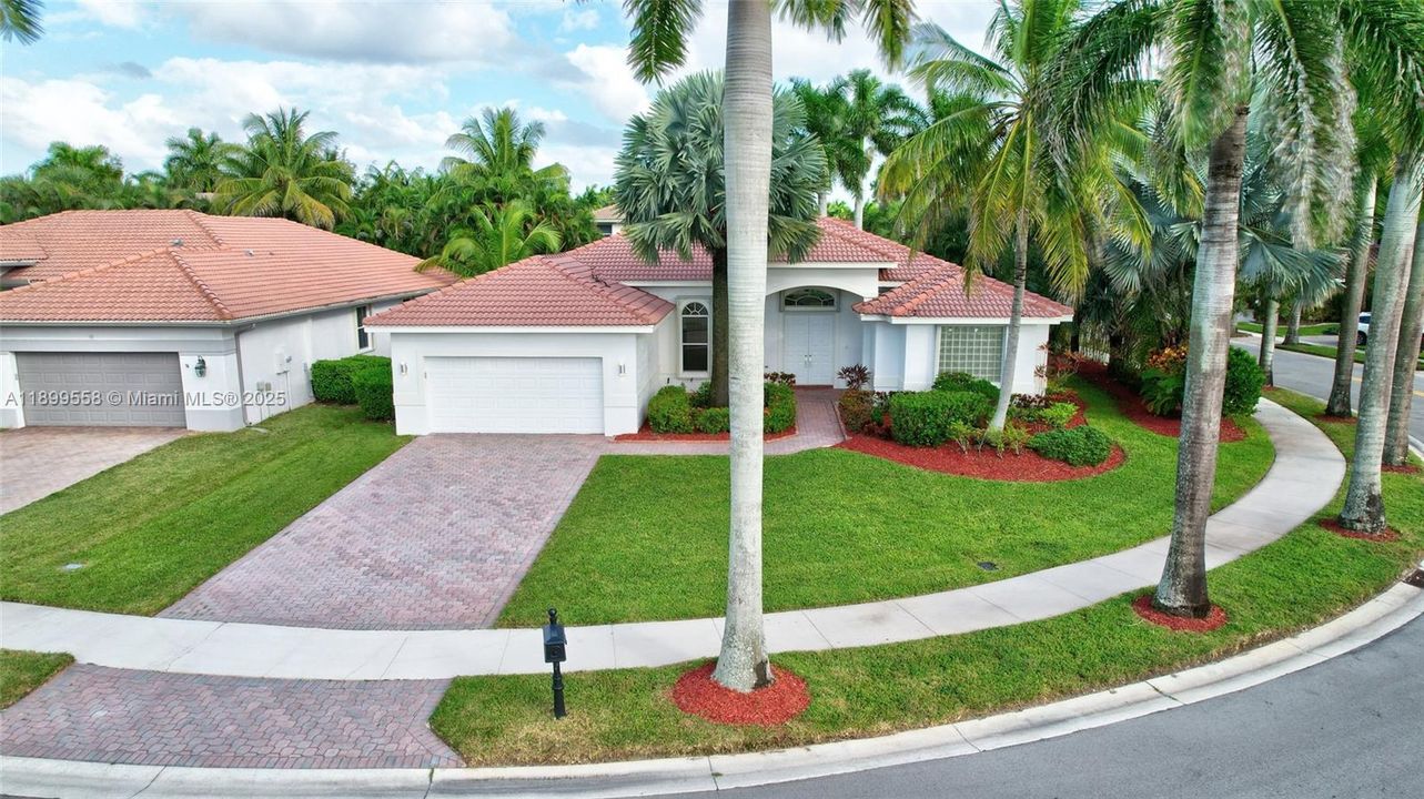 Recently Rented: $6,790 (4 beds, 3 baths, 2716 Square Feet)