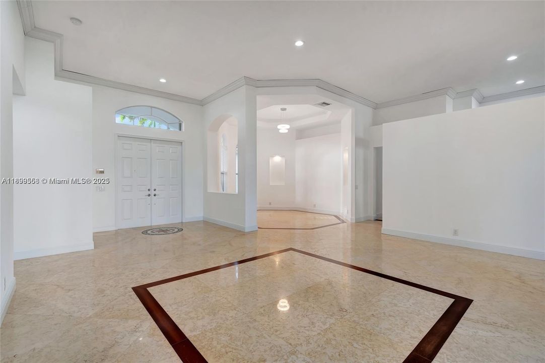 Recently Rented: $6,790 (4 beds, 3 baths, 2716 Square Feet)