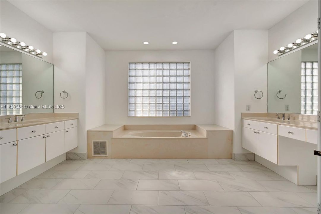 Recently Rented: $6,790 (4 beds, 3 baths, 2716 Square Feet)