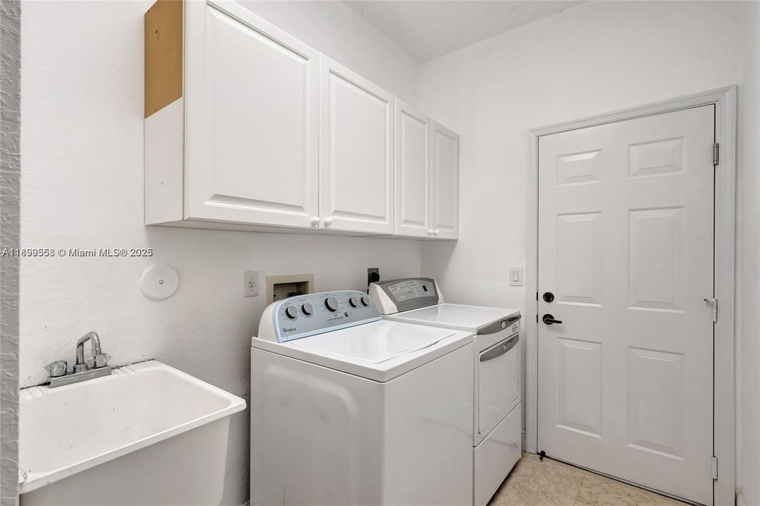 Recently Rented: $6,790 (4 beds, 3 baths, 2716 Square Feet)