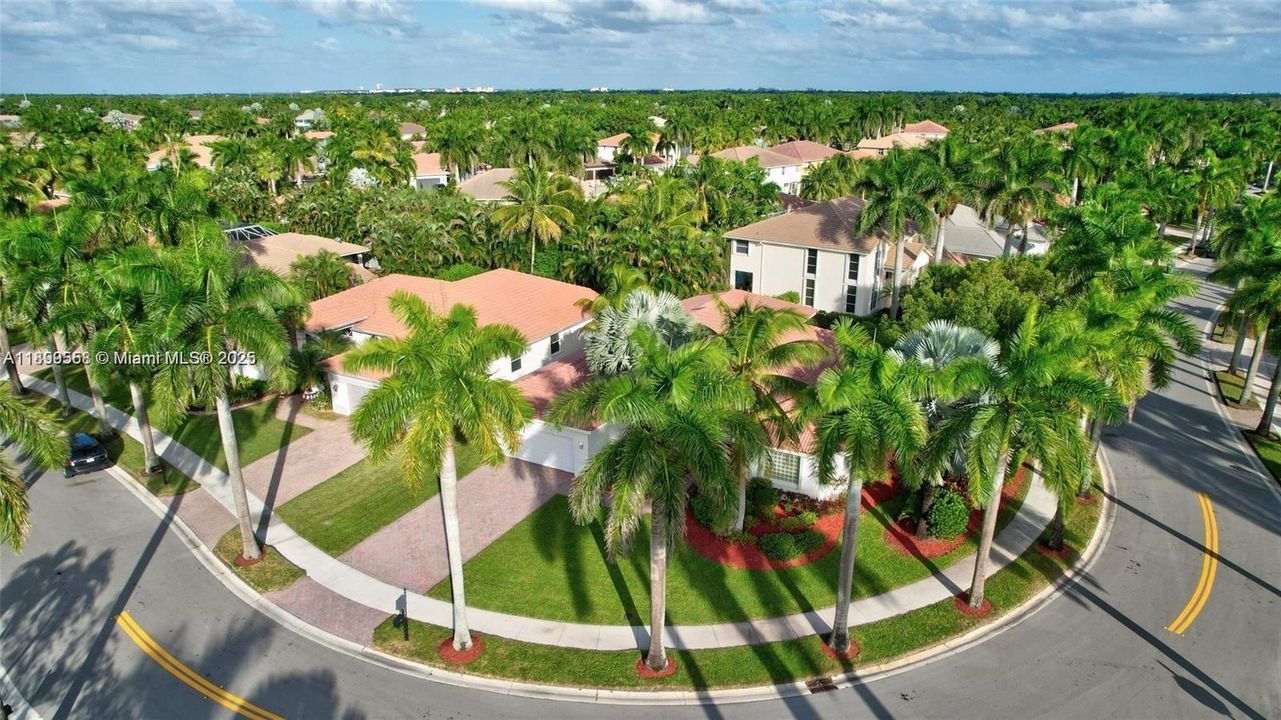 Recently Rented: $6,790 (4 beds, 3 baths, 2716 Square Feet)