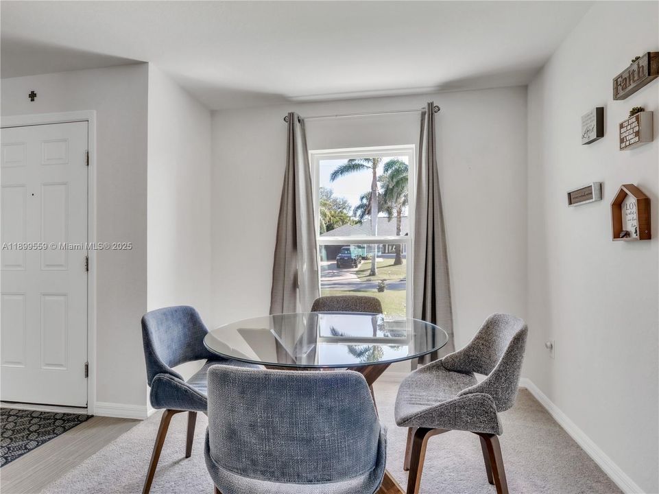 待售: $255,000 (3 贝兹, 2 浴室, 1551 平方英尺)