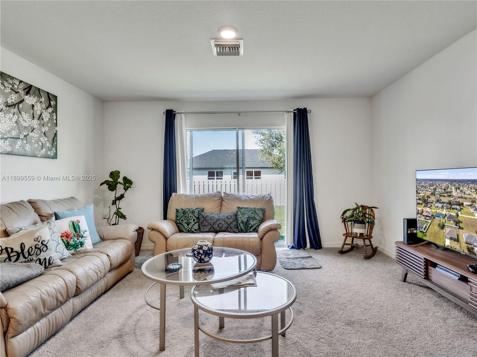 待售: $255,000 (3 贝兹, 2 浴室, 1551 平方英尺)