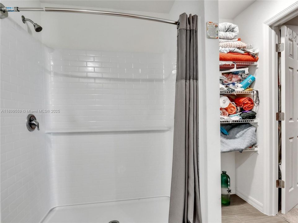 待售: $255,000 (3 贝兹, 2 浴室, 1551 平方英尺)