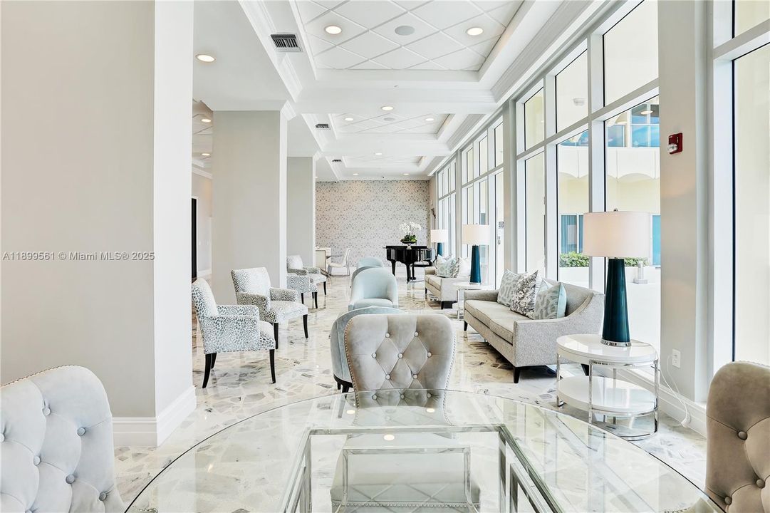 For Sale: $524,900 (1 beds, 1 baths, 835 Square Feet)