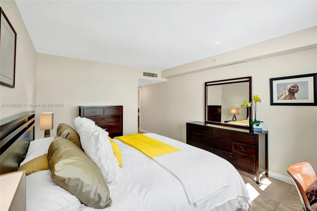 For Sale: $524,900 (1 beds, 1 baths, 835 Square Feet)